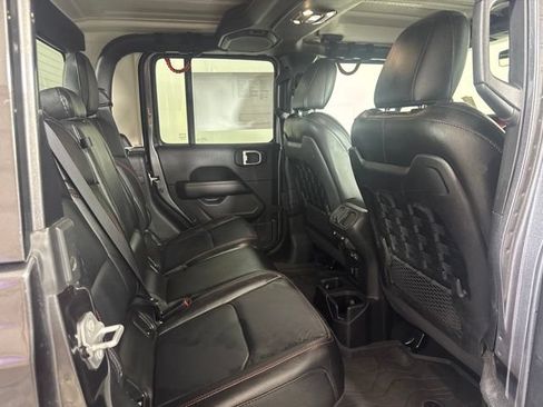 Used 2023 Jeep Gladiator Rubicon w/ Cold Weather Group AWD/4WD image 5