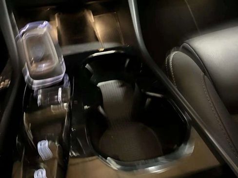 Used 2025 Volvo XC40 B5 Plus image 50