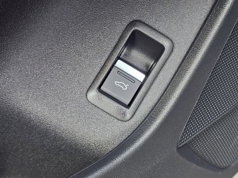 Used 2023 Audi Q4 e-tron Premium Plus w/ Premium Plus RWD image 37