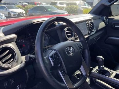 Used 2021 Toyota Tacoma TRD Off-Road w/ TRD Premium Off Road Package AWD/4WD image 13