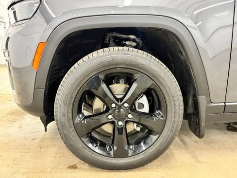 Used 2026 Jeep Grand Cherokee Limited w/ Limited Altitude Package RWD image 9
