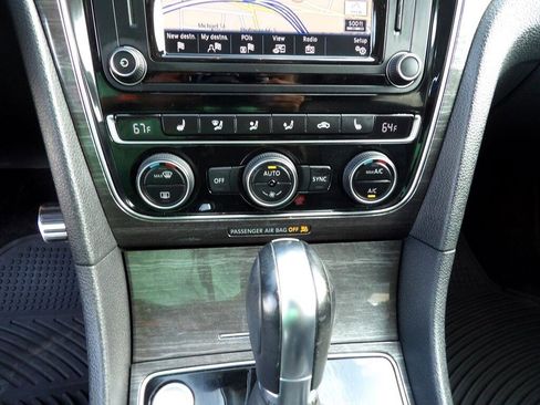 Used 2017 Volkswagen Passat 1.8T SEL Premium image 22