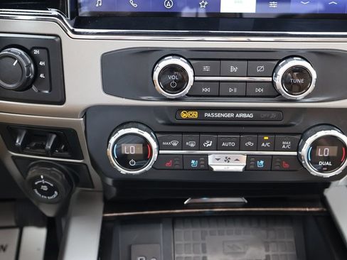 Used 2022 Ford F250 Lariat w/ Lariat Ultimate Package AWD/4WD image 16