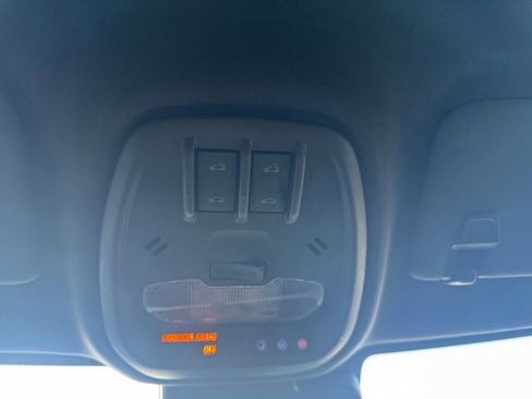 Used 2025 Chevrolet Trax RS w/ Sunroof Package FWD image 21
