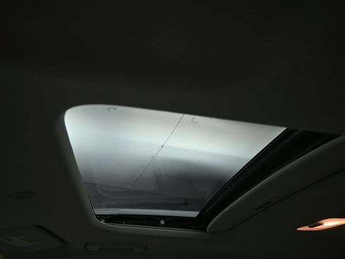 Used 2024 Hyundai Venue SEL FWD image 19