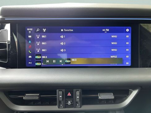 Certified 2025 Porsche Macan Electric image 11