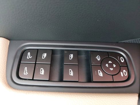 New 2026 Porsche Cayenne image 30