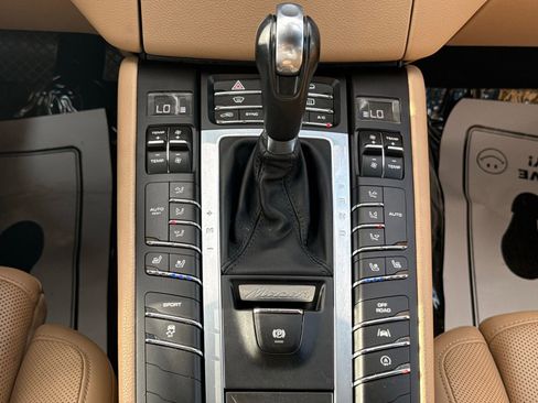 Used 2018 Porsche Macan AWD/4WD image 21