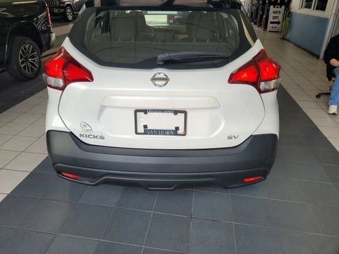 Used 2018 Nissan Kicks SV FWD image 5