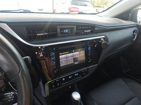 Used 2018 Toyota Corolla LE FWD image 12