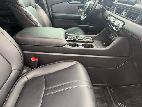 Used 2024 Honda Pilot TrailSport image 30