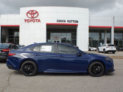 Used 2026 Toyota Camry SE FWD image 1