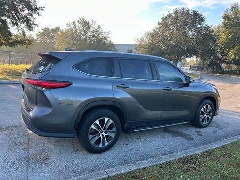 Certified 2023 Toyota Highlander XLE image 5