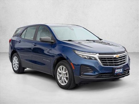 Used 2022 Chevrolet Equinox LS image 3