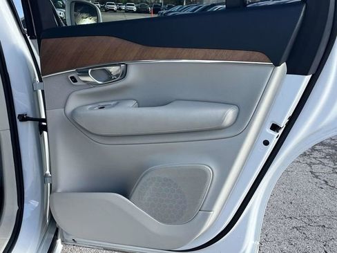 Used 2021 Volvo XC90 T6 Momentum image 25