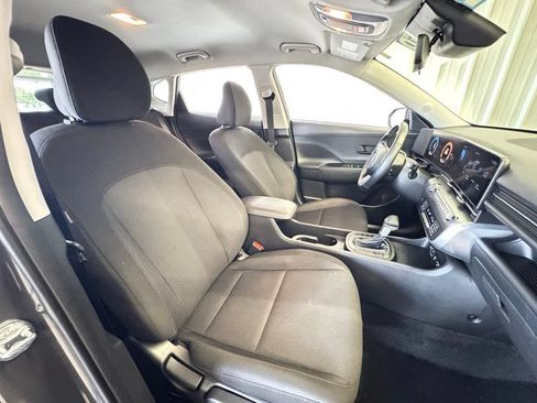 Used 2025 Hyundai Kona SEL FWD image 31