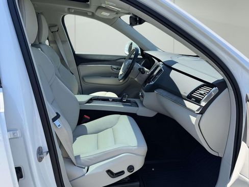 Used 2024 Volvo XC90 B5 Plus AWD/4WD image 11