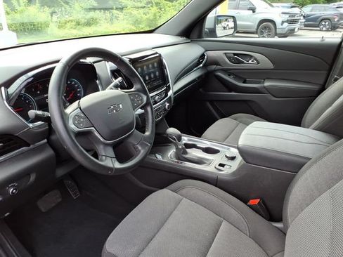 Used 2023 Chevrolet Traverse LT FWD image 3