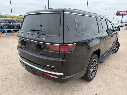 Used 2024 Jeep Wagoneer L Series II w/ Flexible Seating Group RWD image 13
