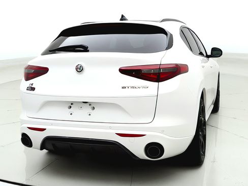 Used 2022 Alfa Romeo Stelvio Veloce AWD/4WD image 6