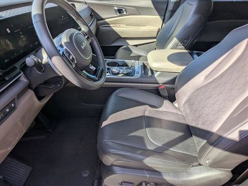 Used 2025 Kia Carnival SX image 16