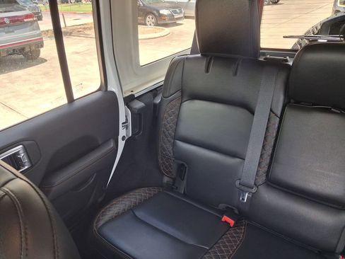 Used 2021 Jeep Wrangler Unlimited Sahara AWD/4WD image 12