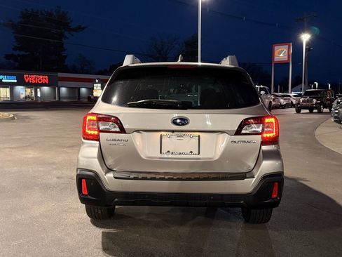 Used 2018 Subaru Outback 2.5i Limited image 7