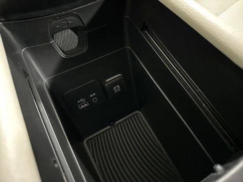 Used 2016 Chrysler 200 Limited image 25