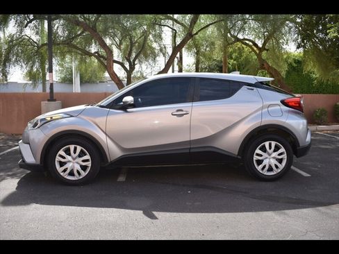 Used 2019 Toyota C-HR LE FWD image 4