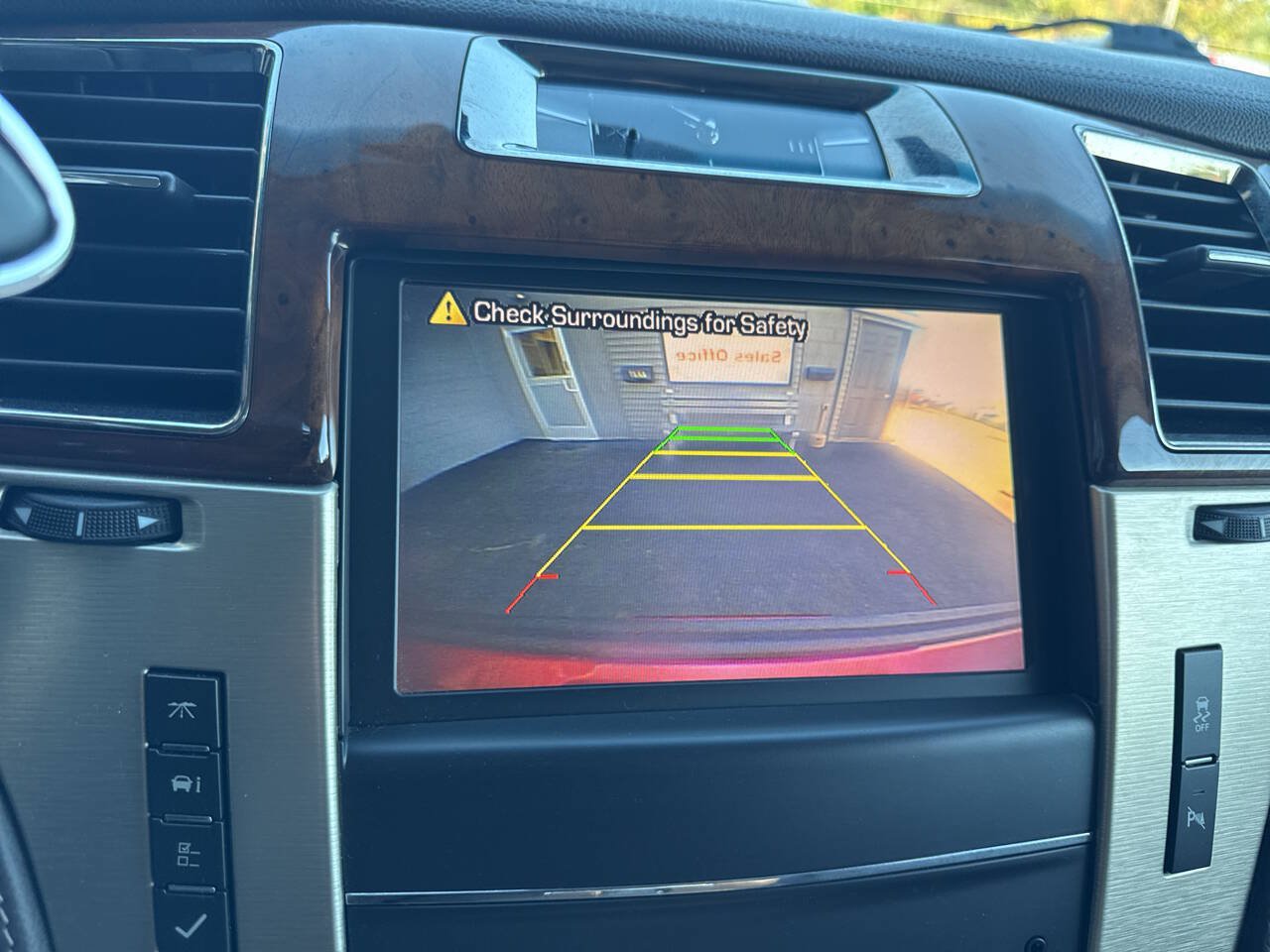 Used 2013 Cadillac Escalade Platinum AWD/4WD image 34