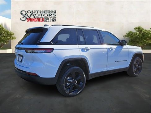 New 2025 Jeep Grand Cherokee Altitude image 5