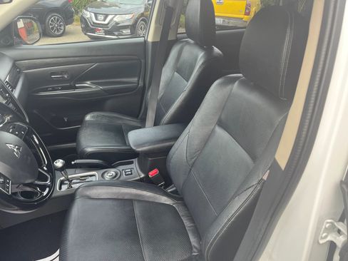 Used 2016 Mitsubishi Outlander SEL image 10