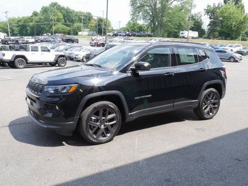 New 2025 Jeep Compass Limited w/ Sun & Sound Group image 9