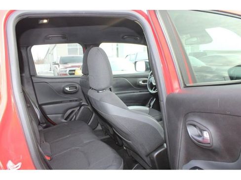 Used 2022 Jeep Renegade Altitude w/ Convenience Group image 12