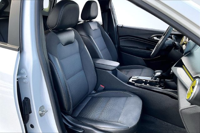 Used 2024 Chevrolet Trax LT FWD image 27