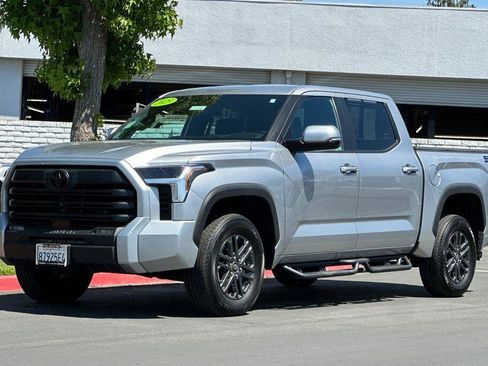 Used 2025 Toyota Tundra SR5 w/ SR5 Convenience Package AWD/4WD image 8