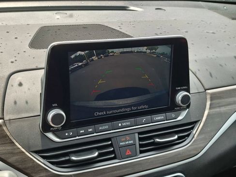 Used 2025 Nissan Altima 2.5 SV FWD image 21