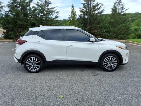Used 2023 Nissan Kicks SV FWD image 4