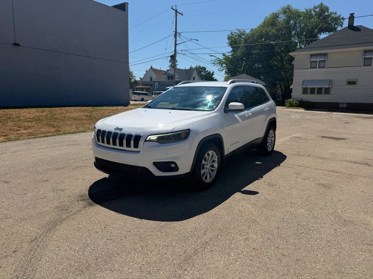 Used 2019 Jeep Cherokee Latitude w/ Popular Appearance Group FWD image 3