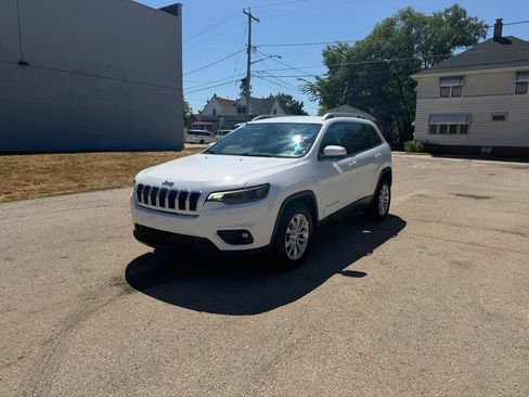 Used 2019 Jeep Cherokee Latitude w/ Popular Appearance Group FWD image 3