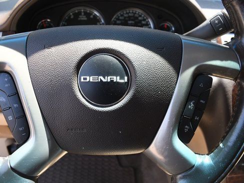 Used 2014 GMC Yukon XL Denali AWD/4WD image 32