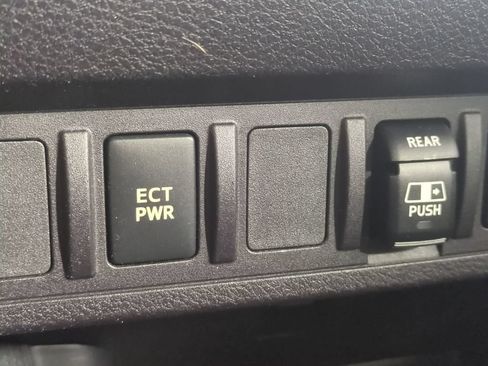 Used 2018 Toyota Tacoma SR5 RWD image 24