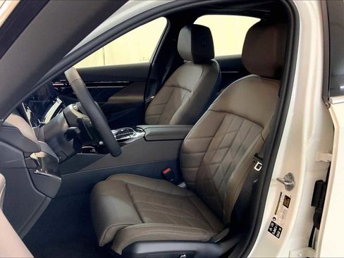 New 2026 BMW 530i xDrive w/ Premium Package image 9