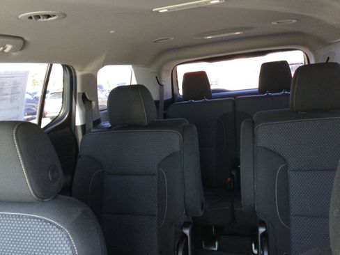 Used 2023 GMC Acadia SLE w/ Driver Convenience Package image 8