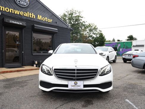 Used 2019 Mercedes-Benz E 300 4MATIC image 2