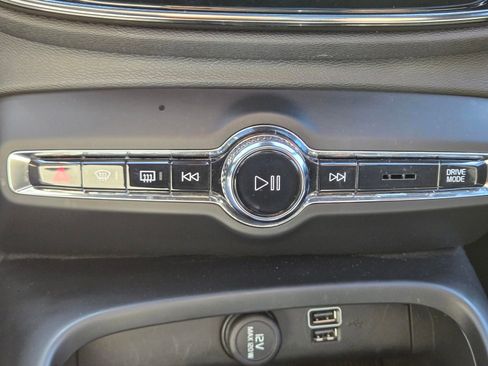 Used 2021 Volvo XC40 T4 R-Design w/ Advanced Package image 19