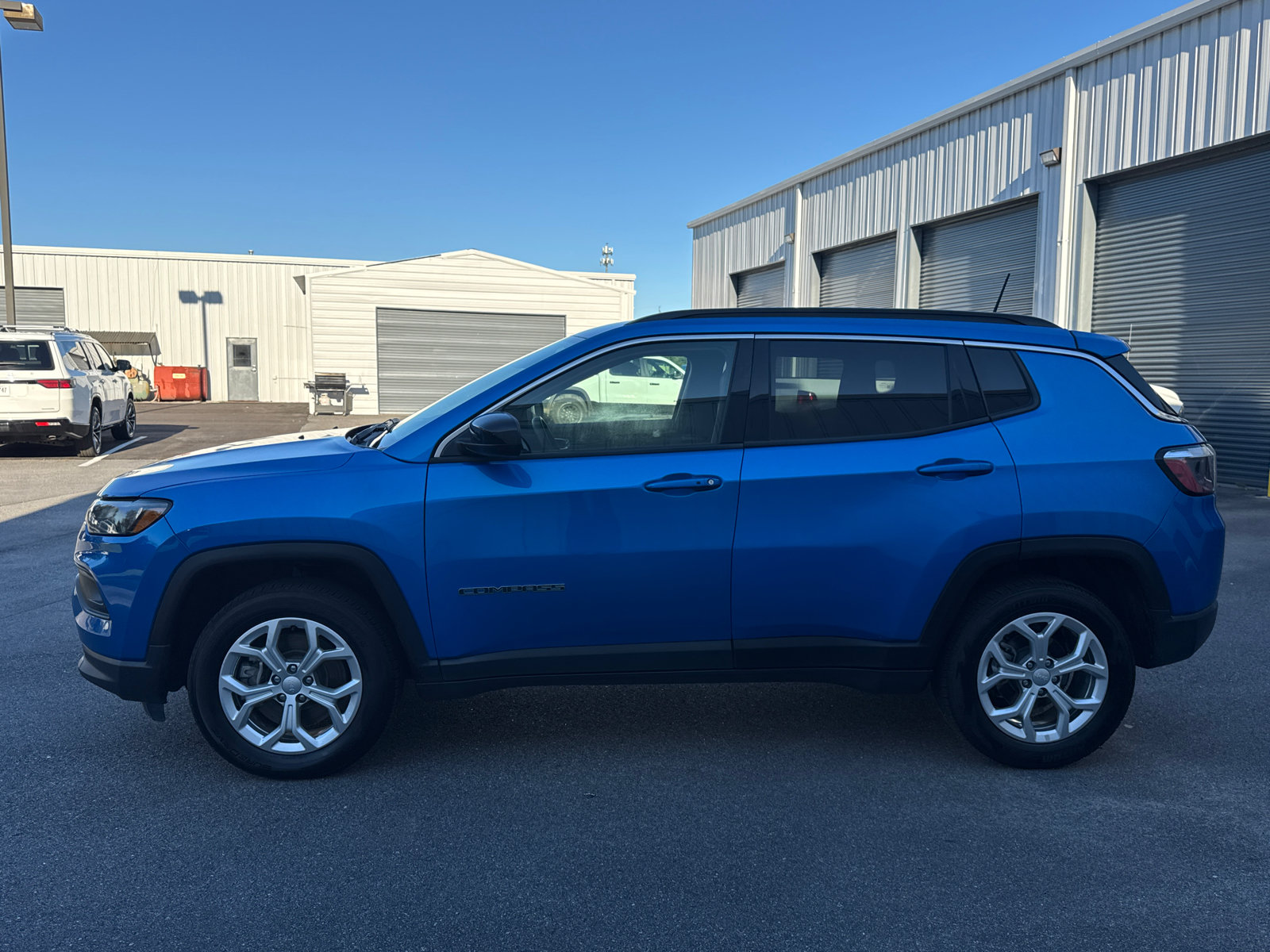 Used 2024 Jeep Compass Latitude AWD/4WD image 8