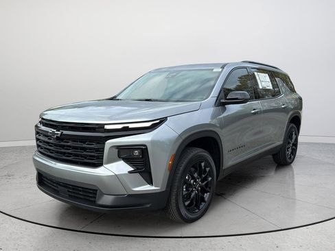 New 2026 Chevrolet Traverse LT w/ Midnight/Sport Edition FWD image 2