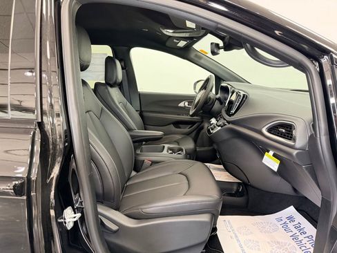 New 2026 Chrysler Pacifica Select w/ S Appearance Package AWD/4WD image 11