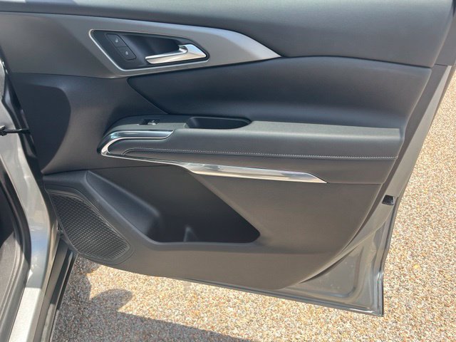 Used 2025 Chevrolet Traverse LT FWD image 28